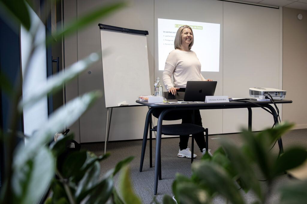Environnement de formation professionnelle Cefolia alliant théorie et pratique